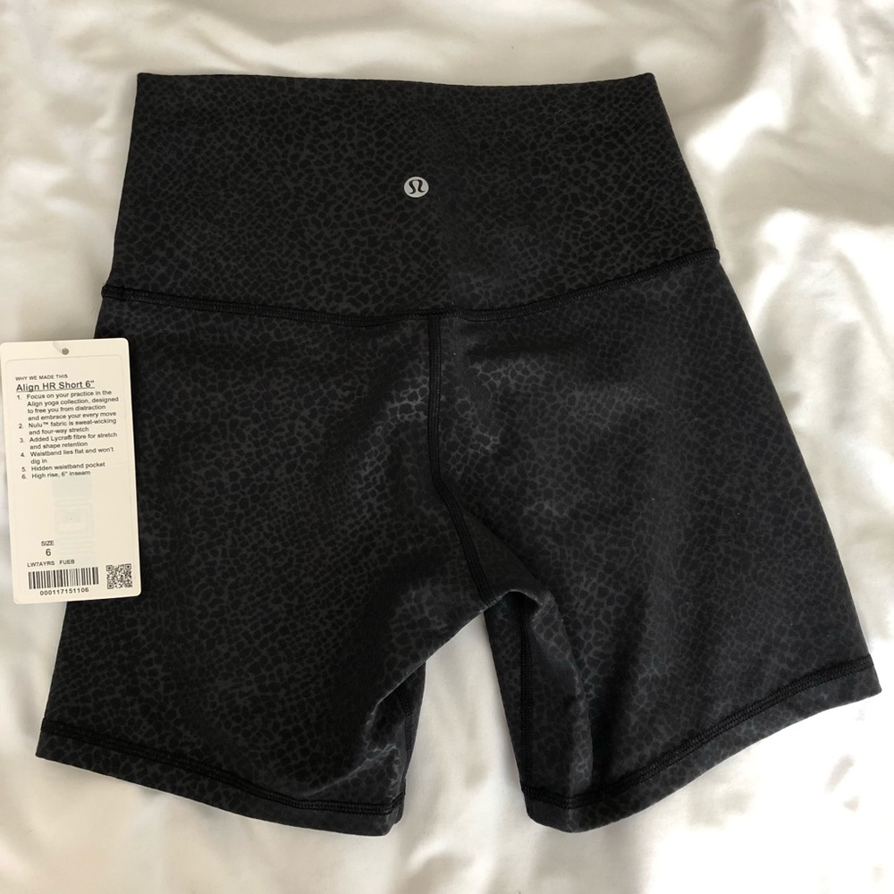 NWT Lululemon HR Align 6” Short in Formulate Emboss Black Size 6